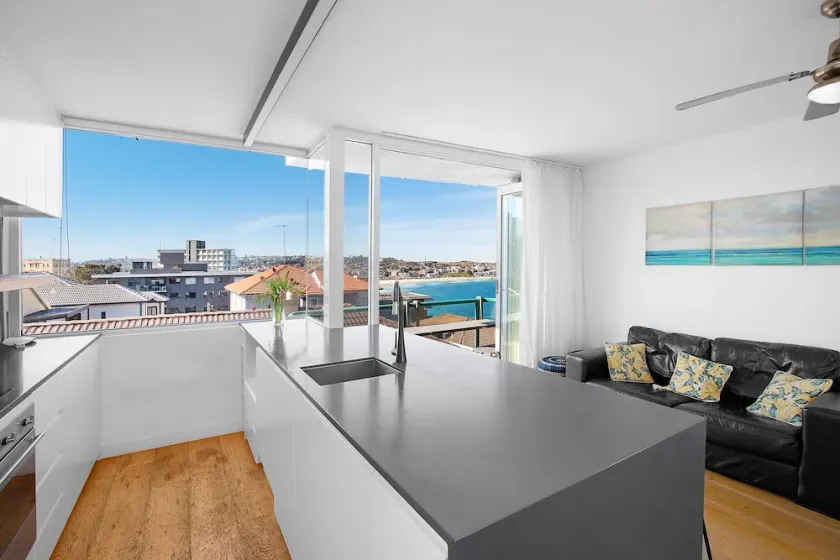 Superb sun-filled 2BR apartment, family friendly, WiFi, stunning views, walk to beach - Image 1
