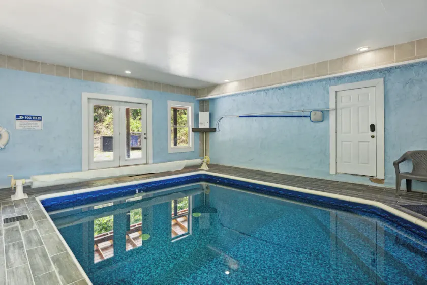 Secluded 6 Bedroom Private Indoor Pool Cabin with - Image 1