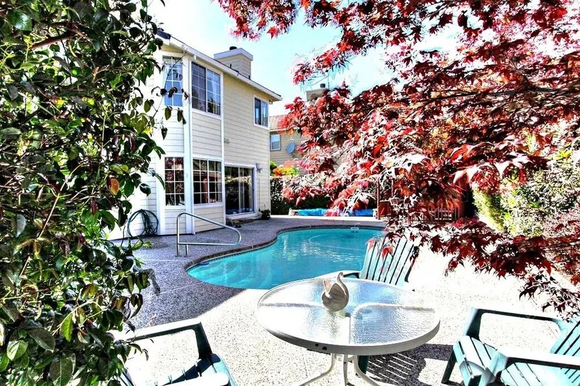 Grand-Executive Luxury Home - Image 1