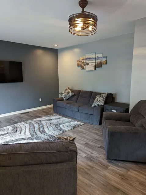 The Harbor Get Away.  5min walk to Bridge St,Walnut Beach, Marinas and lots more - Image 1