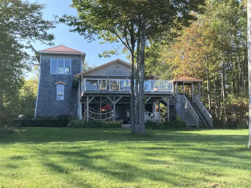 4 Bedroom Lower Deck Apt  sleeps 8 close  to Brudenell/Dundarave Golf - Image 1