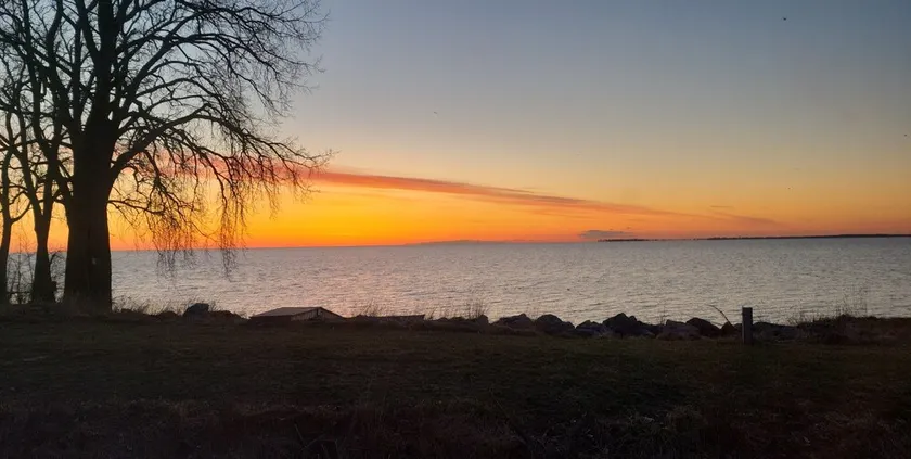 Cheerful House on Lake Erie - Image 1