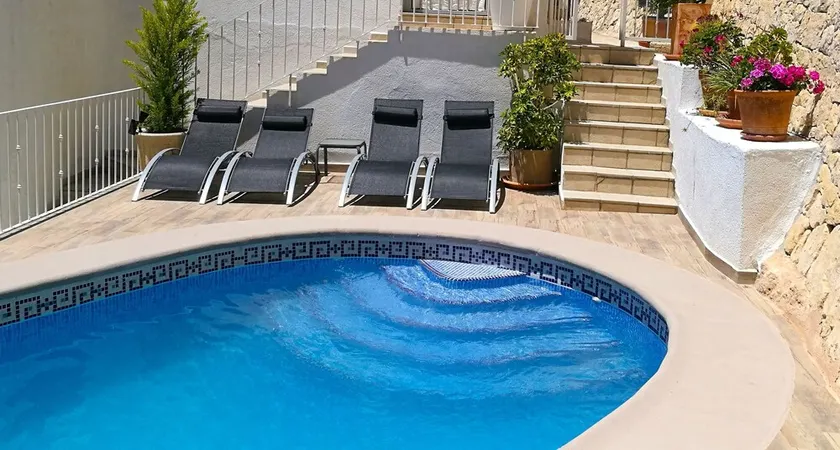 Bel appartement avec piscine (pour deux appartements), petit jardin et vue mer - Image 1