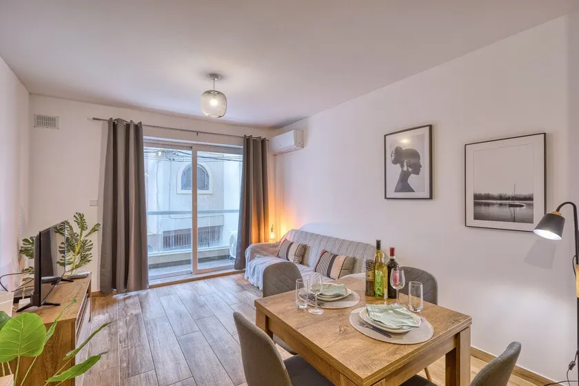 Modern and centrally located large one bedroom apartment KBON1-1 - Image 1