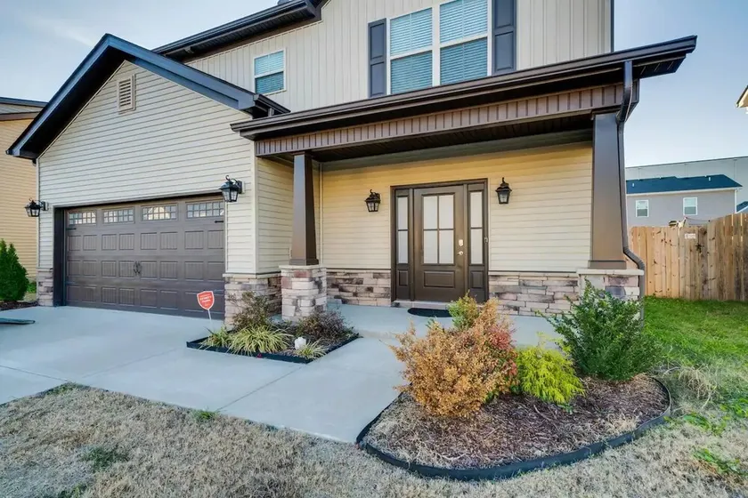 Family Oasis w/ Hot Tub ideal for longer STAYS! - Image 1
