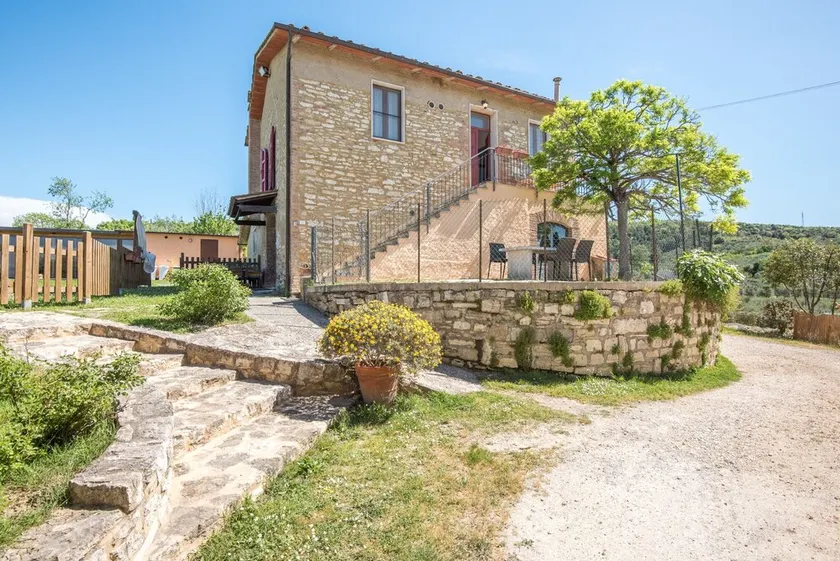 Bauernhaus 'Podere Del Pereto Bio- 203' mit Gemeinschaftspool, privatem Garten und WLAN - Image 1