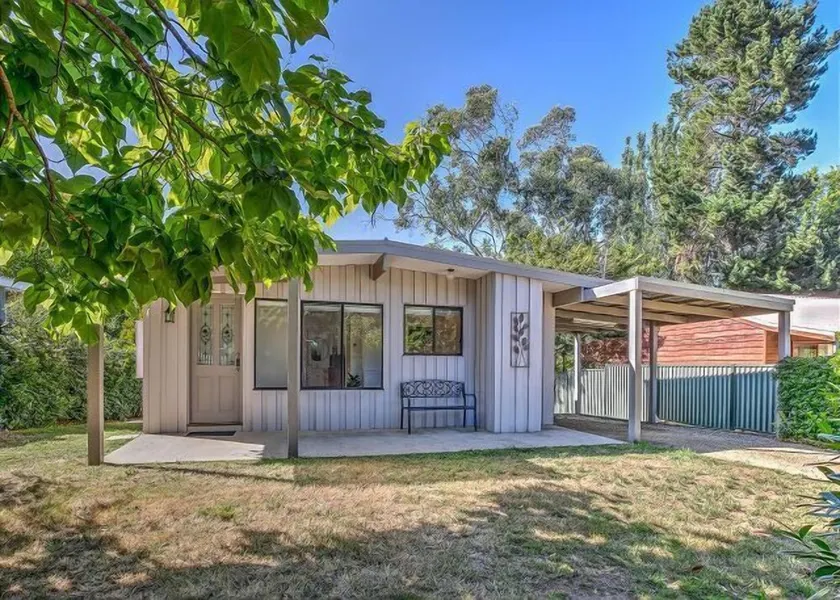 Pine View Cottage - Image 1