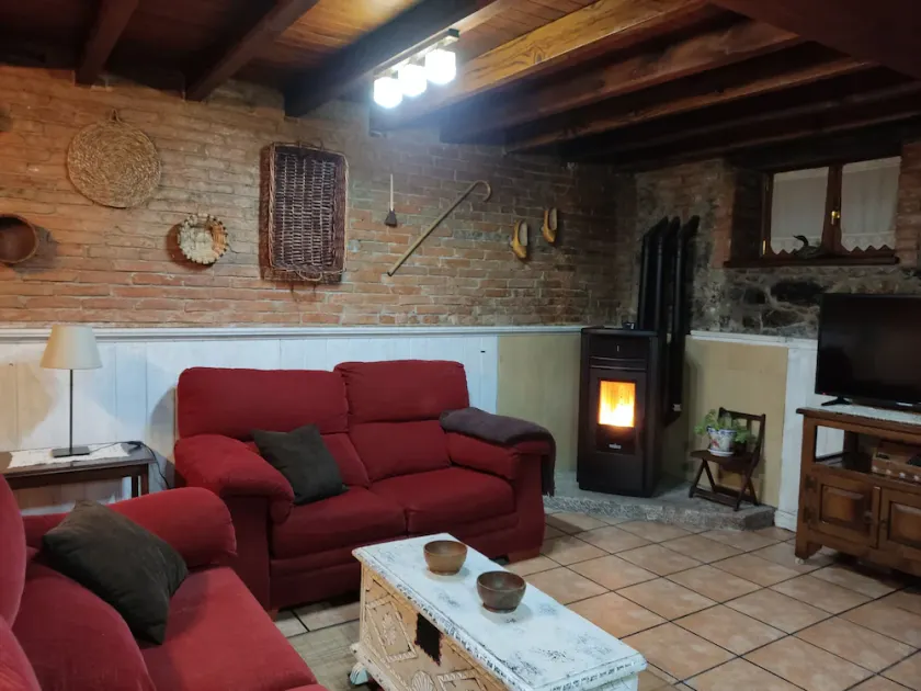 Rural house between the beach and the Picos de Europa - Image 1