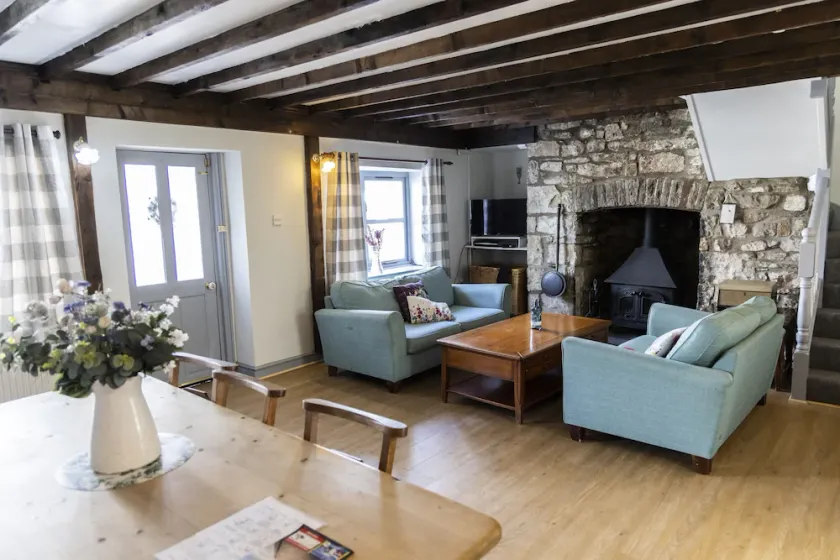 Inglenook Cottage near Porthcawl Town and Beaches - Image 1