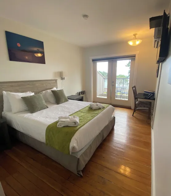 Mayne Island Resort - Waterview Chambre Queen - Image 1