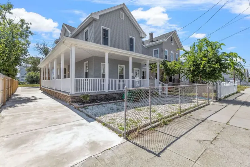 NEW Duplex 6BR/4BA Ranch Style House - Image 1