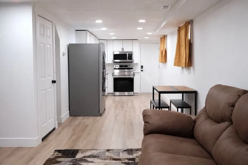 Lindon House · Enjoy Mountain View 4 seasons Basement Apt - Image 1