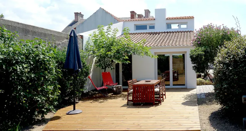 House near beaches and town center - Image 1
