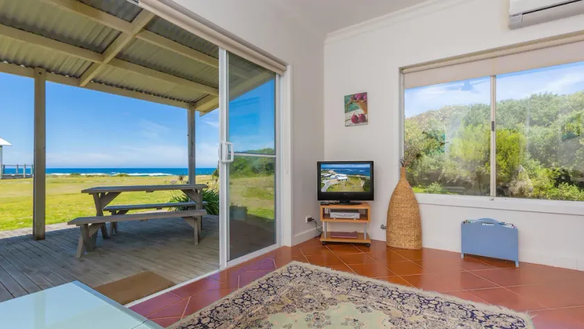 Amhurst Cottage - cottage fronting the Southern Ocean - Image 1