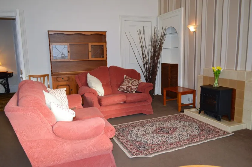 Budget apartment accommodation in Dunoon Sleeps 5 in 2 bedrooms - Image 1