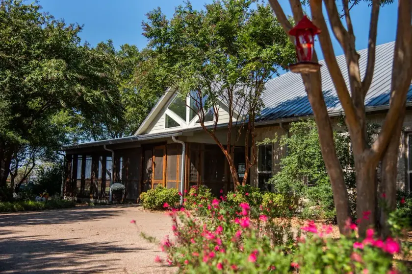 Beautiful Ranch Retreat With Breathtaking Views - Image 1
