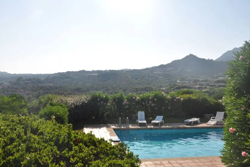GuestHost - Villa With Private Garden, Parking & Shared Pool! - Image 1