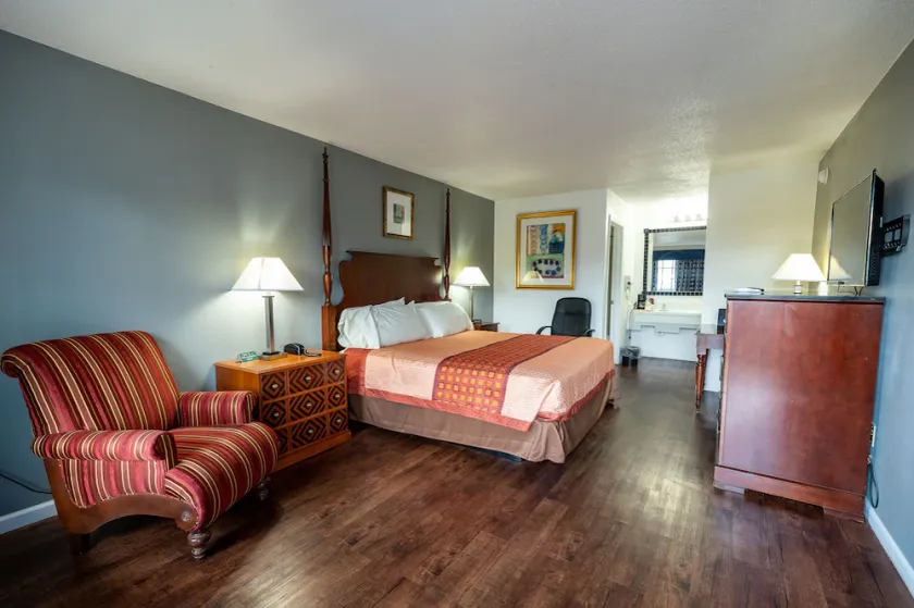 American Inn & Suites Russellville - Image 1