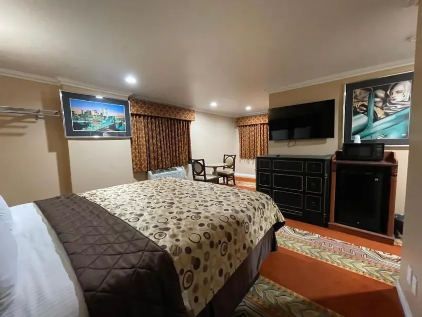 Sunrise Inn - Image 1