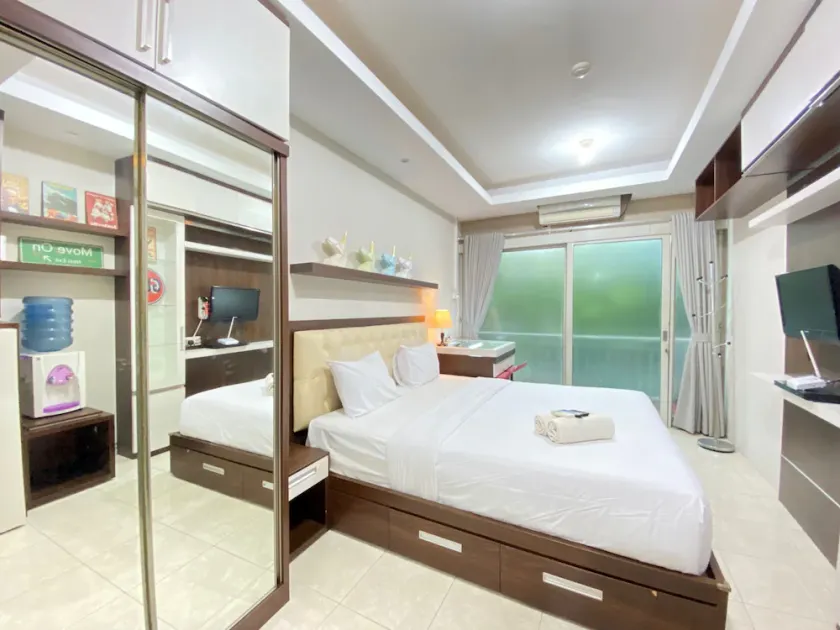 Comfy 3BR Galeri Ciumbuleuit 1 Apt By Travelio - Image 1