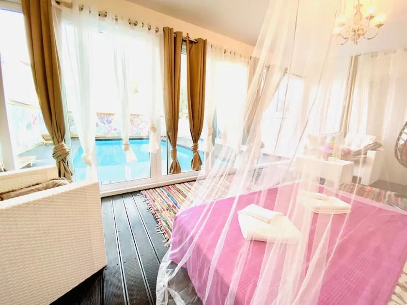 Exclusive Villa Larnaca Exclusive - Big Pool Private - 8+ sleeps - 2 min Beach - Image 1