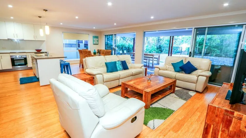 LALAPANZI holiday house - boat parking, pet friendly, on the beach - Image 1