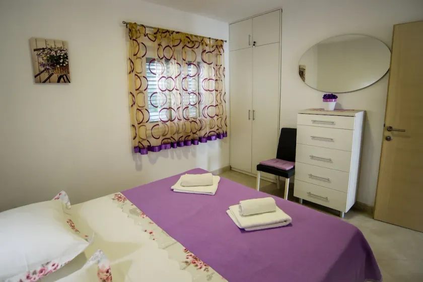 Apartments by the sea Promajna, Makarska - 2605 - Image 1