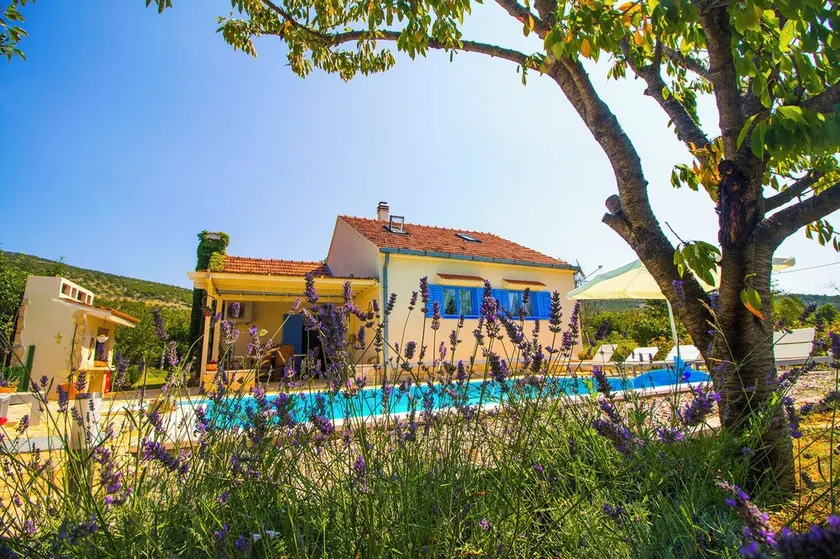 VILLA ROMANSA 22km Split-Perfect Peace, Heated pool, Bbq - Image 1