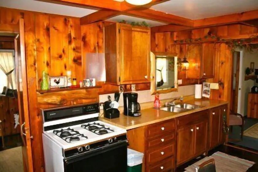 Cabin #5 - Times Square - Image 1