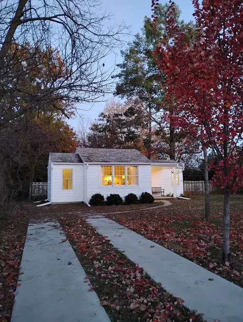 Quaint Guest Cottage - Image 1