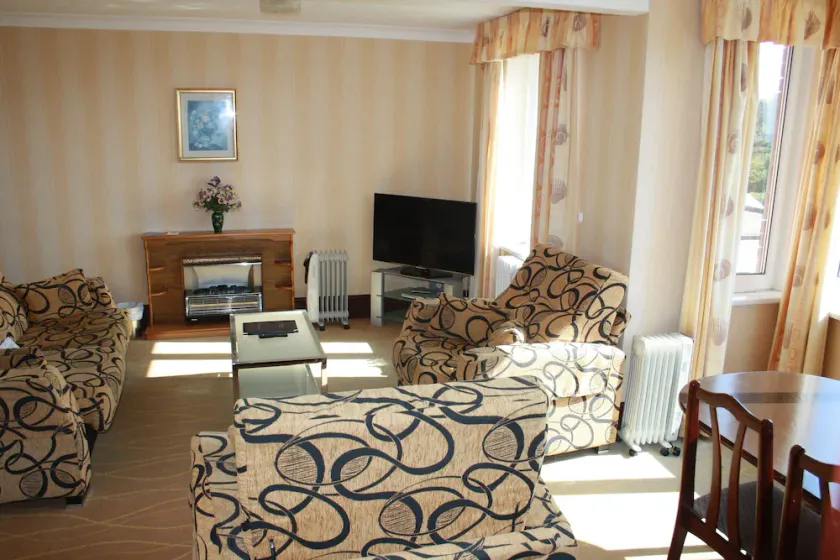 One Bedroom Apartment Close Near Beachfront - Image 1