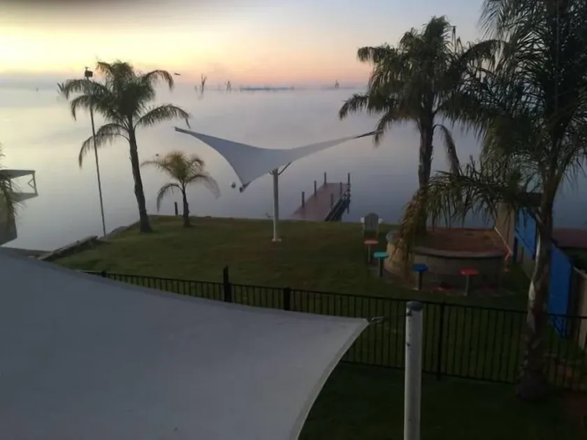 The White House on Lake Mulwala - Image 1