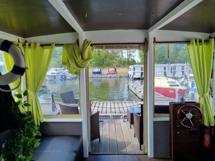 Zattera 'Priepert 2' sul Mecklenburgische Seenplatte con terrazza coperta - Image 1