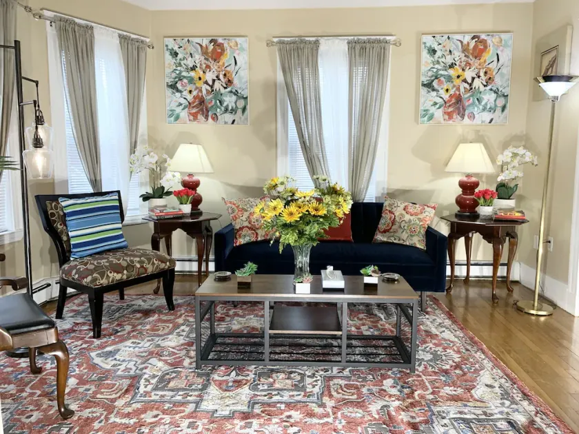 Beautiful Retreat close to Downtown Boston. Pets friendly. - Image 1