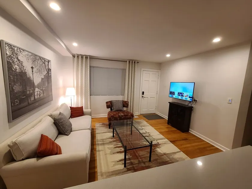 Three bedroom apartment in very convenient location! - Image 1