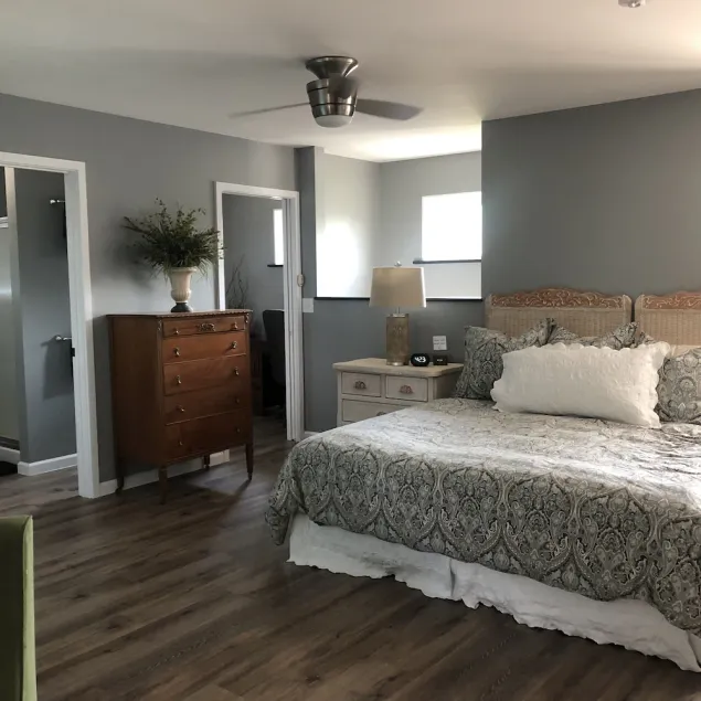 Newly Constructed Second Floor Modern Studio Apartment Unit 2 ~ Sleeps 6 - Image 1