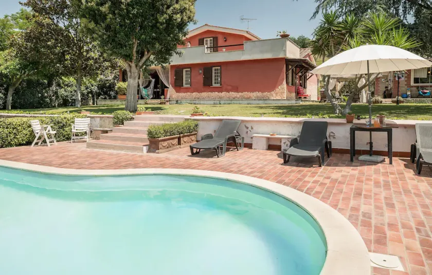 Stunning home in Roma - Image 1