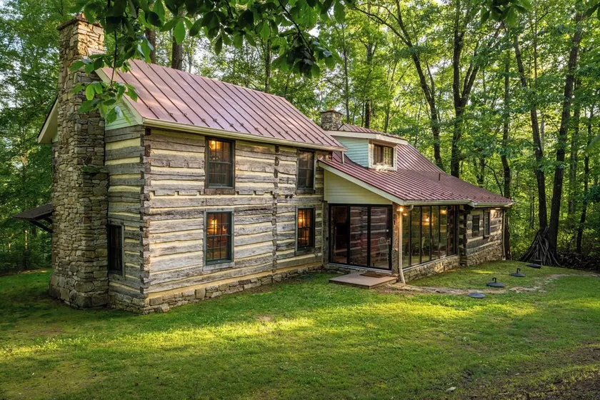 Restaureret Dobbelt Log Cabin på 400 Mountain Acres - Image 1