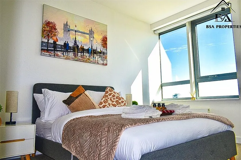 Modern 2 Bed 2 Bath Bracknell with Free Parking - Image 1