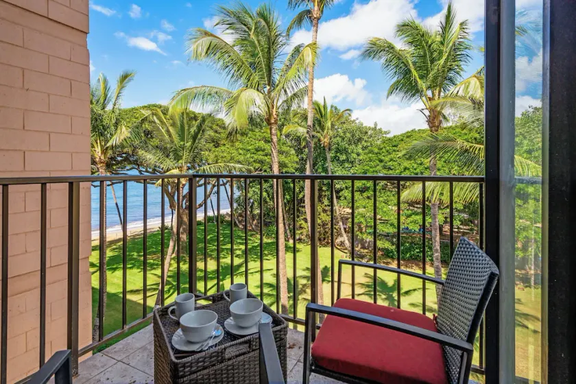Kealia 409 - Beach front studio - Image 1