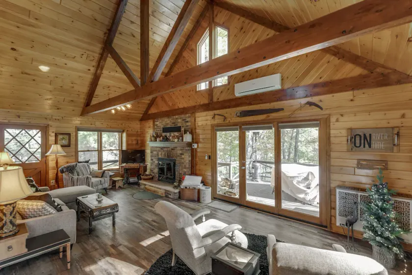 Secluded cabin on Pine River - Image 1