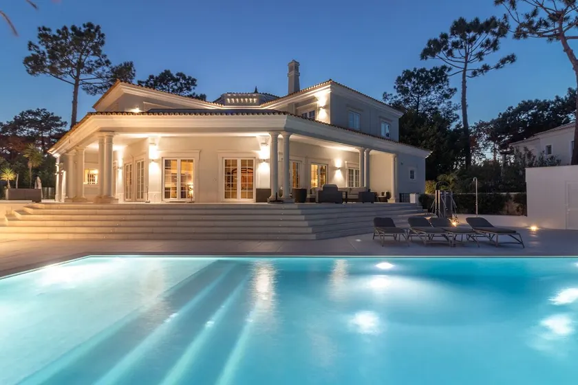 Large elegant Villa overlooking Golf Course with large outdoor BBQ and Pool area - Image 1