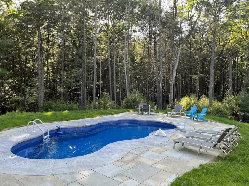 Secluded  family retreat within minutes of Woodstock village - Image 1