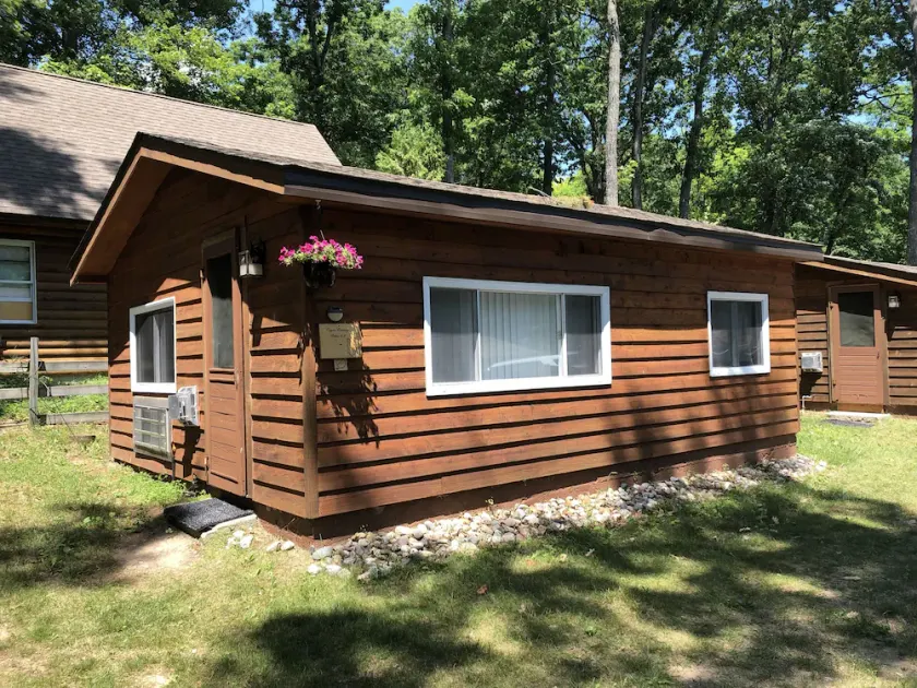 Kabine 2 ved Lake Cabin Resort - Image 1