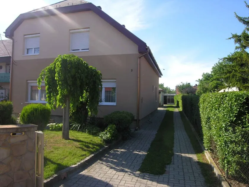 Holiday apartment nicely furnished with Wi-Fi and air conditioning - Image 1