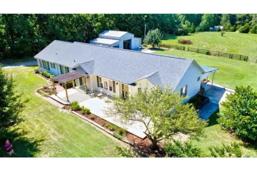 Sovereign Cottage - Hot Tub/Outdoor Space/10 Acres Farm Land. 4 Bedrooms 3 Baths - Image 1