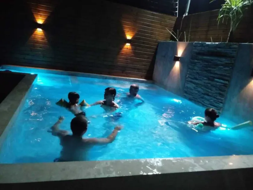 House with pool near the beach - Image 1
