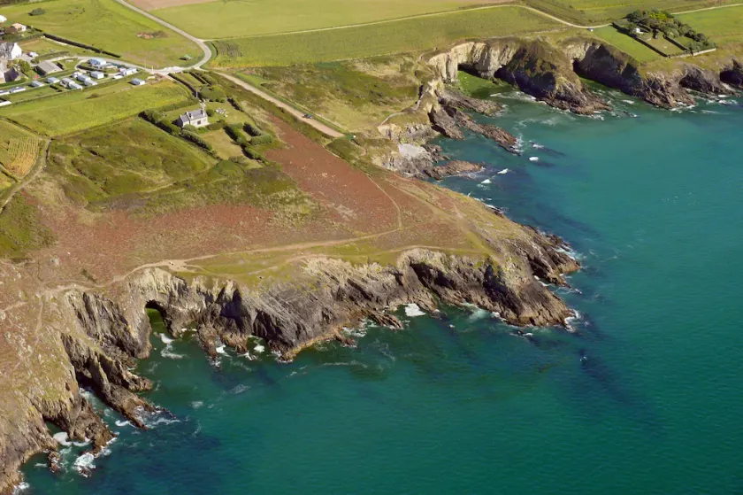 La \"VILLA TRIMAEL\" costruita su un punto, nella baia di Douarnenez, vista a 180 - Image 1