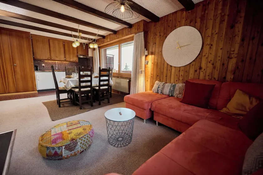 Located in Les Collons 1850, only 50 meters from the ski-lifts \"La Joc\" and \"Petit Vallon\" (crossbow - Image 1