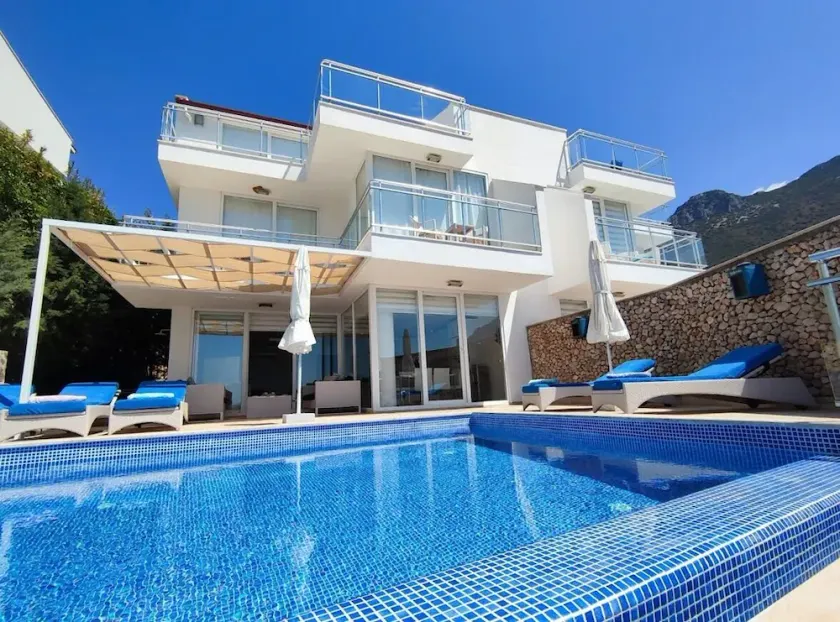 Villa with pool - centrally located - Image 1